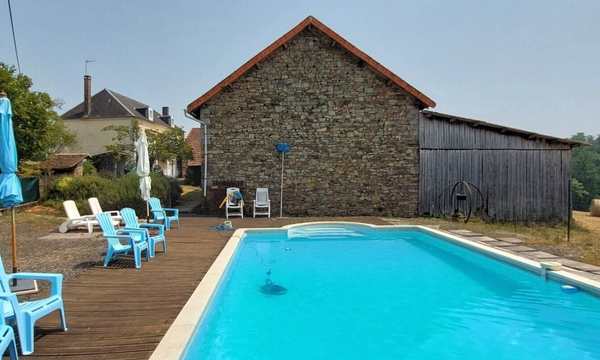 Salagnac House | Family Vacation Home in Nature with Private Pool, Terrace, and Wi-Fi