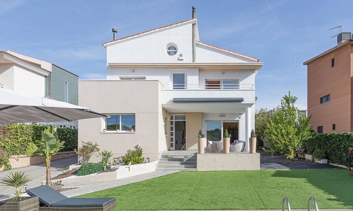 Vilanova I la Geltru Villa | Fantastic Villa with swimming pool in Vilanova i la Geltrú