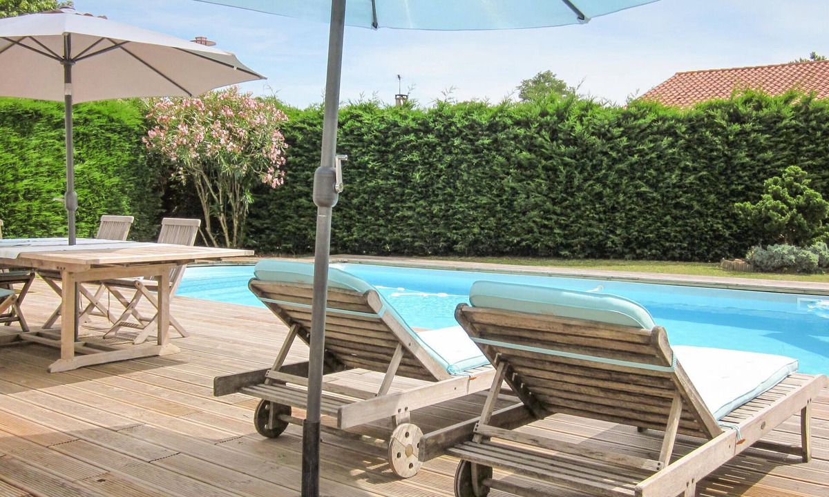 Seyresse House | Feel at home in this family vacation home with swimming pool!