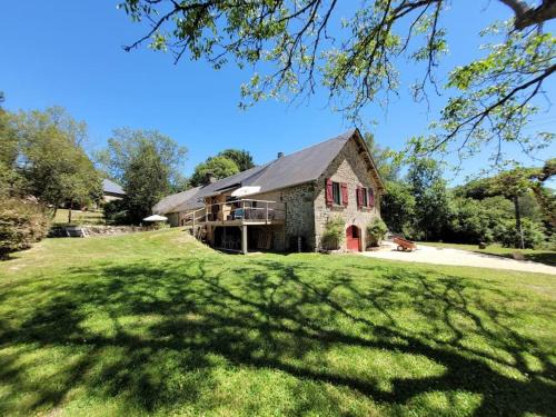 Saint-Yrieix-le-Dejalat House | Ferme pleine nature en Corrèze