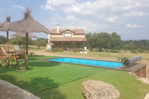 Carrascal de la Cuesta House | Finca Montechico by Sharingco
