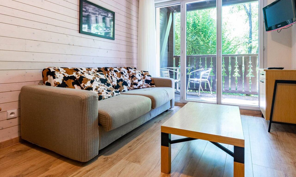 Ax-les-Thermes Apartment | Flat balcony overlooking the countryside, close to shops