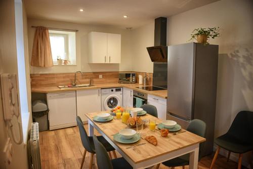 Saint-Flour Apartment | Fleur des Vents