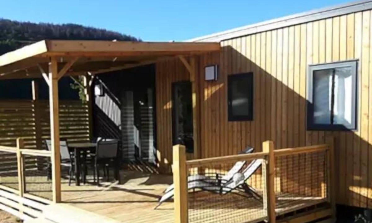 Bize-Minervois House | Flower Camping Olivigne * - Premium mobile home 38 m² 3 bedrooms + 21m² terrace + TV + LV + air conditioning + plancha + 2 bathrooms for 6 people
