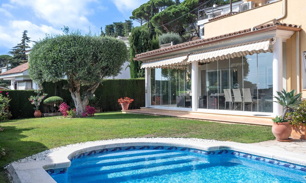 Cabrils House | FONT DE CABRERA - Luminous, Private Pool and BBQ