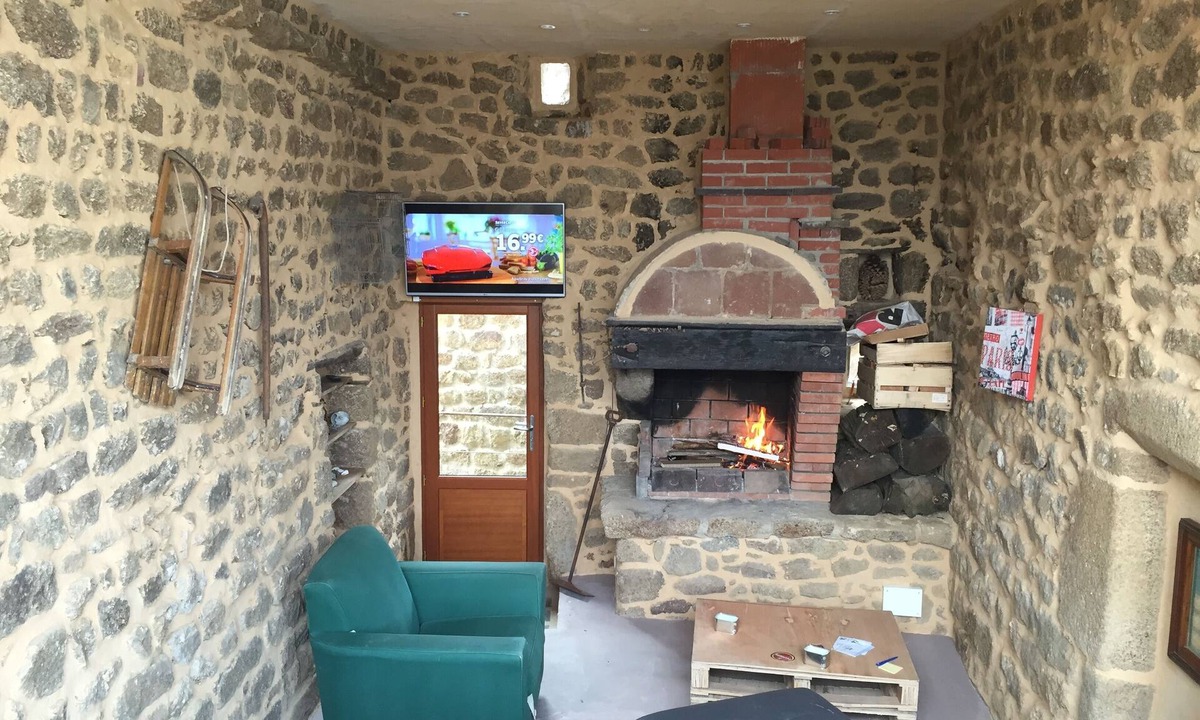 Preaux House | FORMER RENOVATED GOAT FARMHOUSE . LARGE DORMITORY ON THE FLOOR . ATYPICAL HOUSE