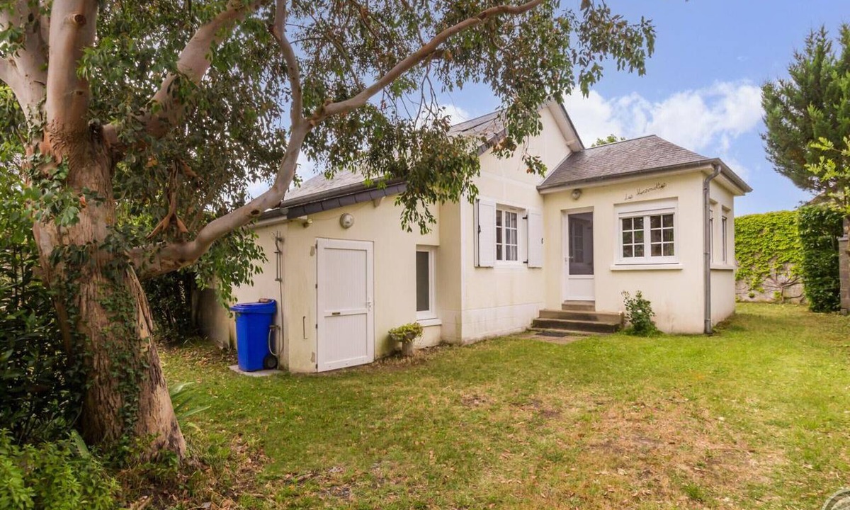 Saint-Martin de Brehal Cottage | Detached house with private garden - 4 guests