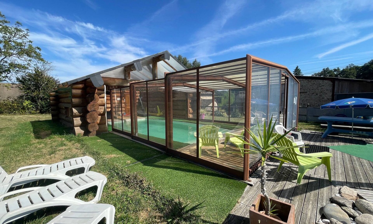 Camps-Saint-Mathurin-Leobazel House | Holiday Home "Les Fourniols" with Private Garden and Shared Indoor Pool