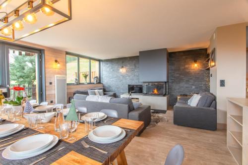 Montchavin House | French Alps 5-Bed Cottage Sleeps 12 with Parking