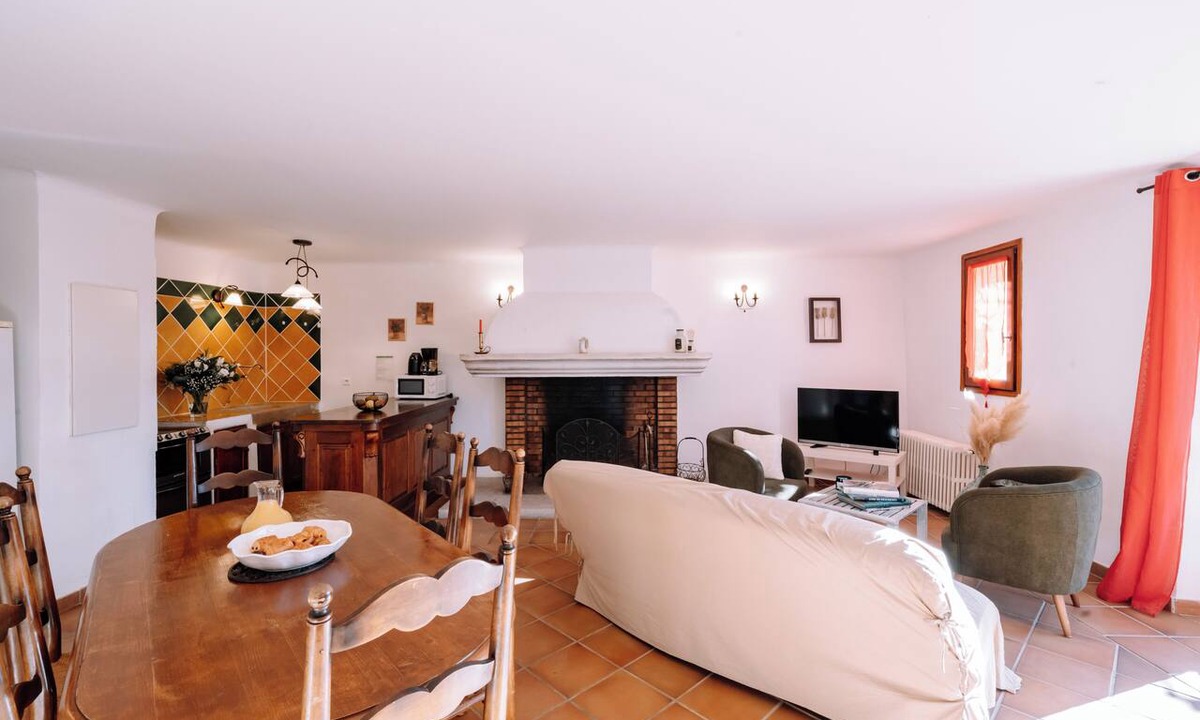 Ollieres Cottage | FRÊNE Vacation Rental – Charming vacation rental for 4–6 people with a pool, in the heart of the Provençal vineyards