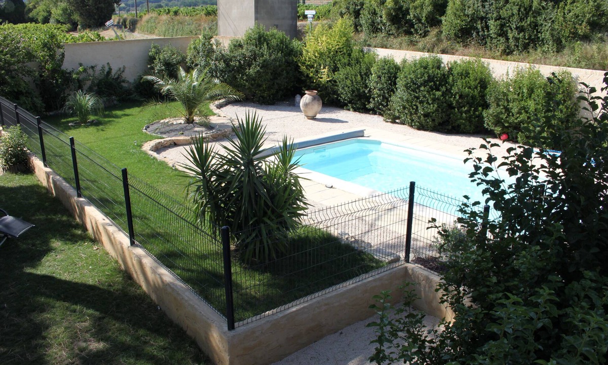 Bagnols-sur-Ceze Villa | FULLY EQUIPPED VILLA WITH SWIMMING POOL FOR 8 PEOPLE GARDEN BARBECUE BOWLING GREEN