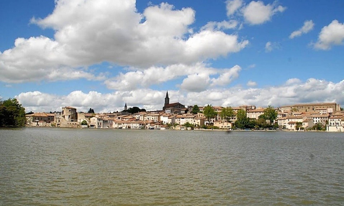 Castelnaudary Apartment | Fully self-contained apartment near the Canal du Midi and downtown