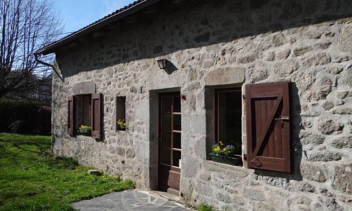 Roumegoux House | Gîte 4/6 pers. Quiet, hiking, mountain biking.