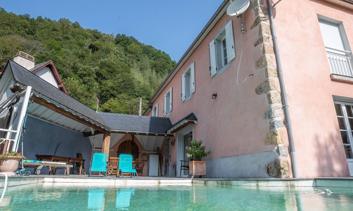 Sainte-Engrace House | Gîte Ainerak de montagne - Swimming pool and spa in Sainte-Engrâce