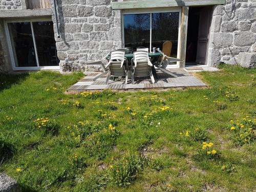 Rieutort-de-Randon House | Gîte au calme pleine nature près d'un ruisseau