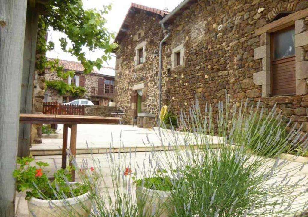 Saint-Julien-des-Chazes House | Gîte charmant avec cheminée et grand terrain près de Langeac et Saugues - FR-1-582-190