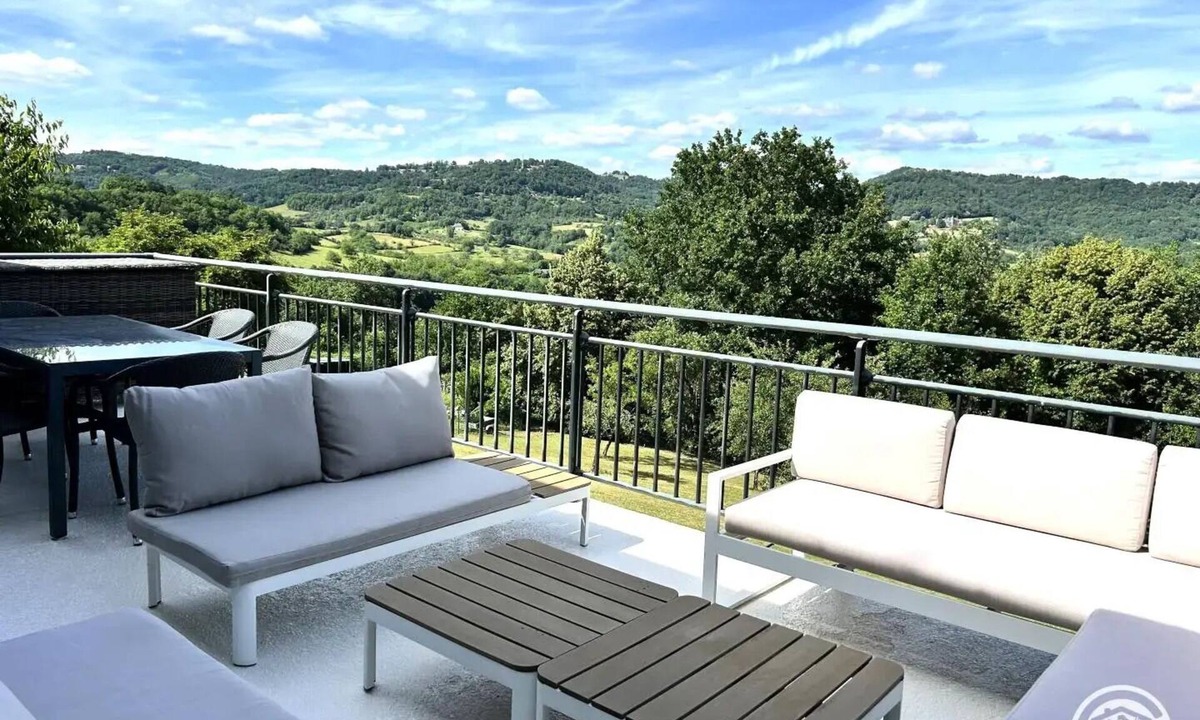 Meyssac Villa | Gîte de France (sleeps 6)