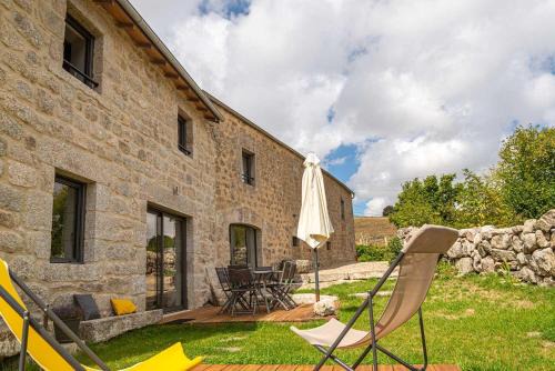Saint-Laurent-de-Muret House | Gîte des amandines