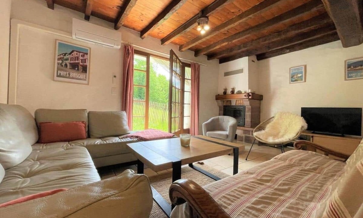 Saint-Etienne-de-Baigorry House | Gîte Irrintzina