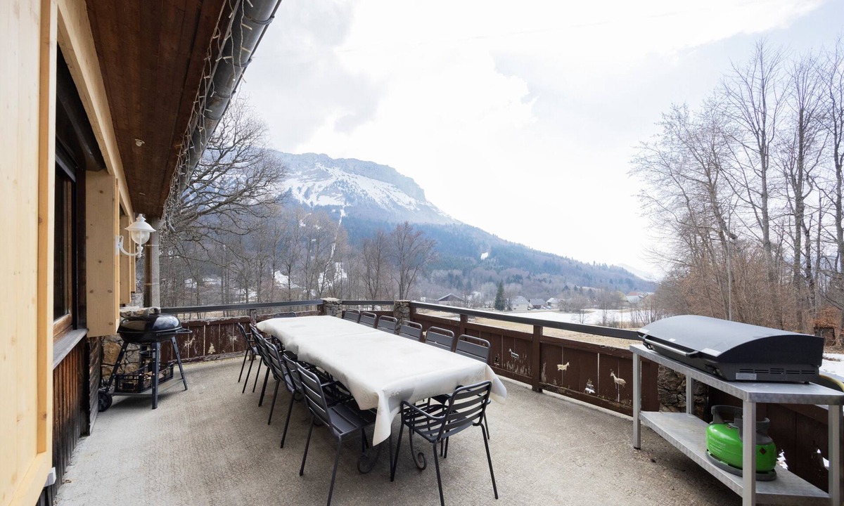 Les Deserts House | Gîte 'Jeantiane Les Alpes Fleuries': Mountain View, Private Terrace, Wi-Fi