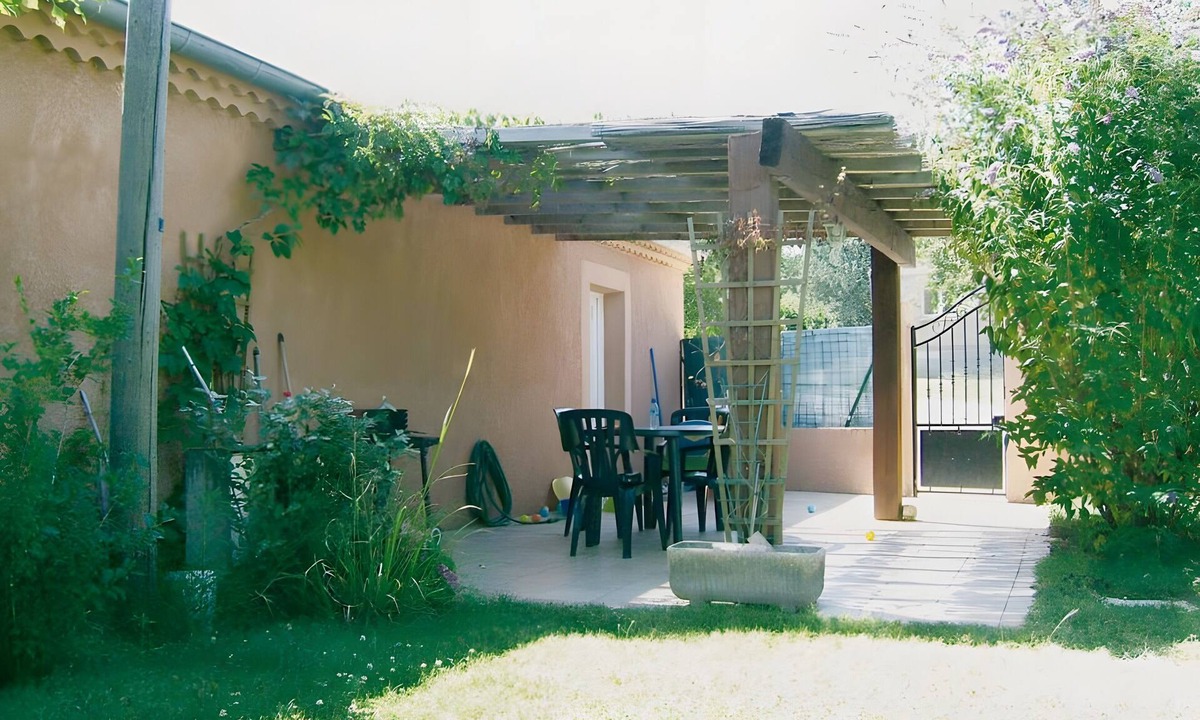 Ruoms House | Gîte l'oliveraie – Quiet and Shaded Retreat