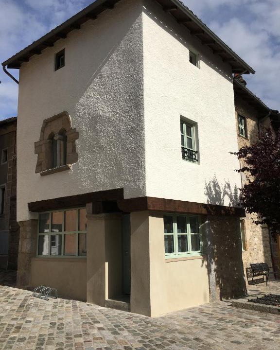 Le Malzieu-Ville House | Gîte La Maison Toute de Travers