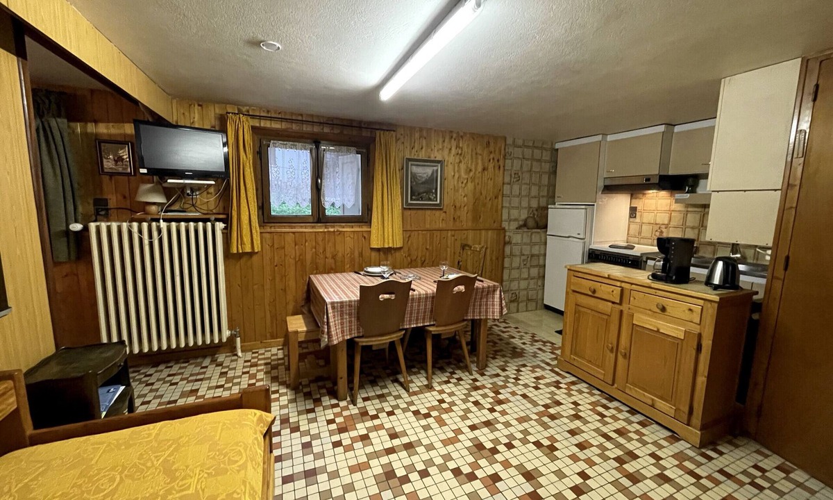 La Clusaz Apartment | GENTIANES 0 - Basic studio, village center and close to the slopes - Wi-Fi