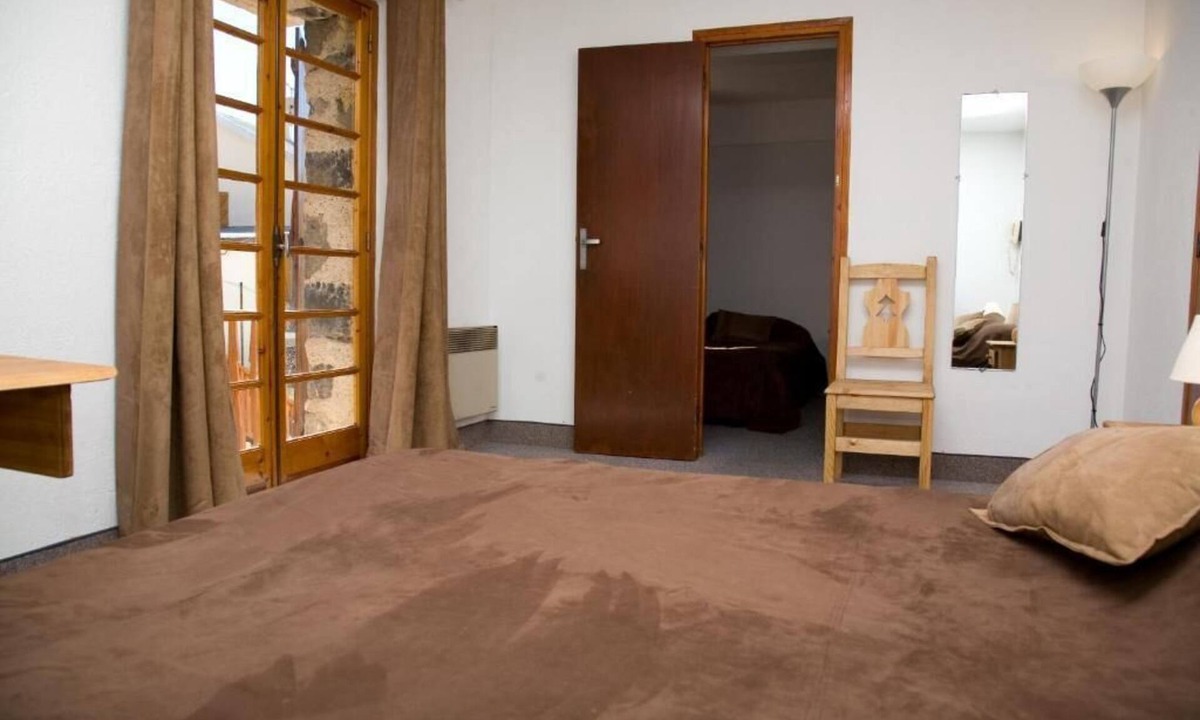 Guillaumes Hotel | Get Ready for Blissful Getaway! Steps away from Ski Lifts & Biking Trails
