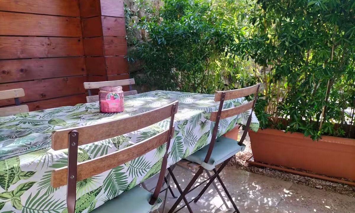 Fuveau Apartment | GITE 12 KMS FROM AIX-EN-PROVENCE