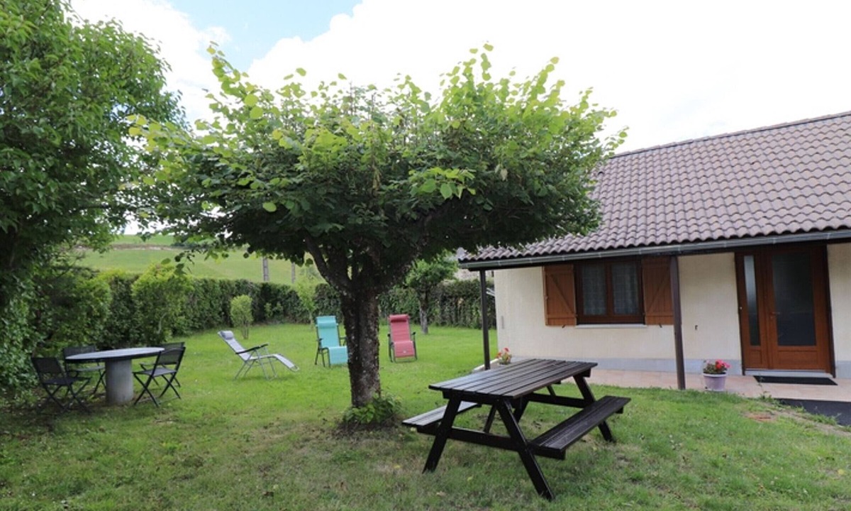 Carlat Cottage | Gite Carlat, 2 bedrooms, 3 persons