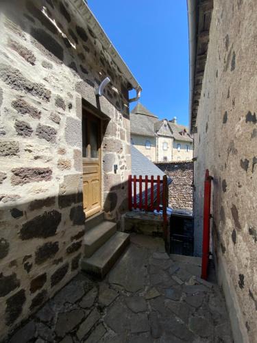 Mur-de-Barrez House | Gite de la Tour du chateau
