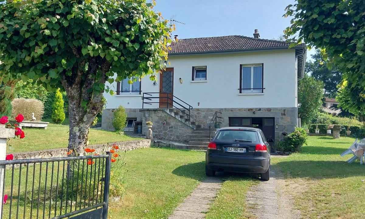 Lacapelle-Viescamp House | Gite Detached house sleeps 6 Pets welcome Wifi lake 10mn
