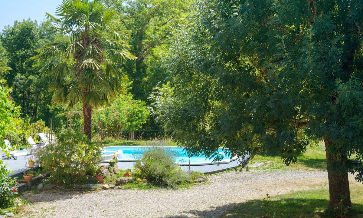 Regades House | Gite L'aventura: Privileged Setting with Mountain Views
