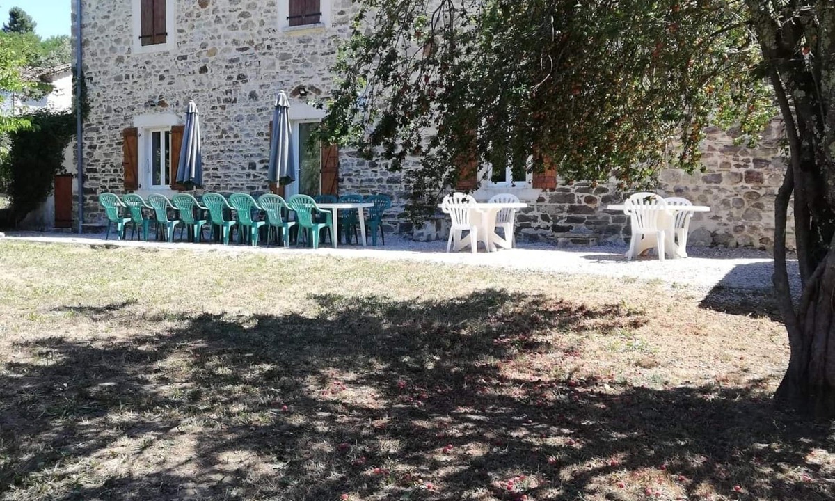 Gagnieres Cottage | Gite les Cigales Grospierres, Gites du Mas de la châtaigneraie à Gagnière