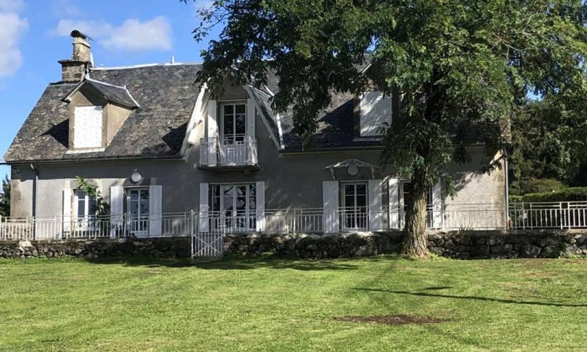 Saint-Bonnet-de-Salers Cottage | Gite Saint-Bonnet-de-Salers, 2 bedrooms, 5 persons
