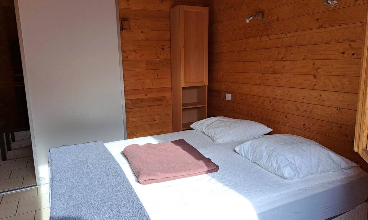 Saint-Flour Ski Chalet | Gites Aubrac Piscine/sel Chauffée Solaire de Mai à Novembre.spa Nov/avril