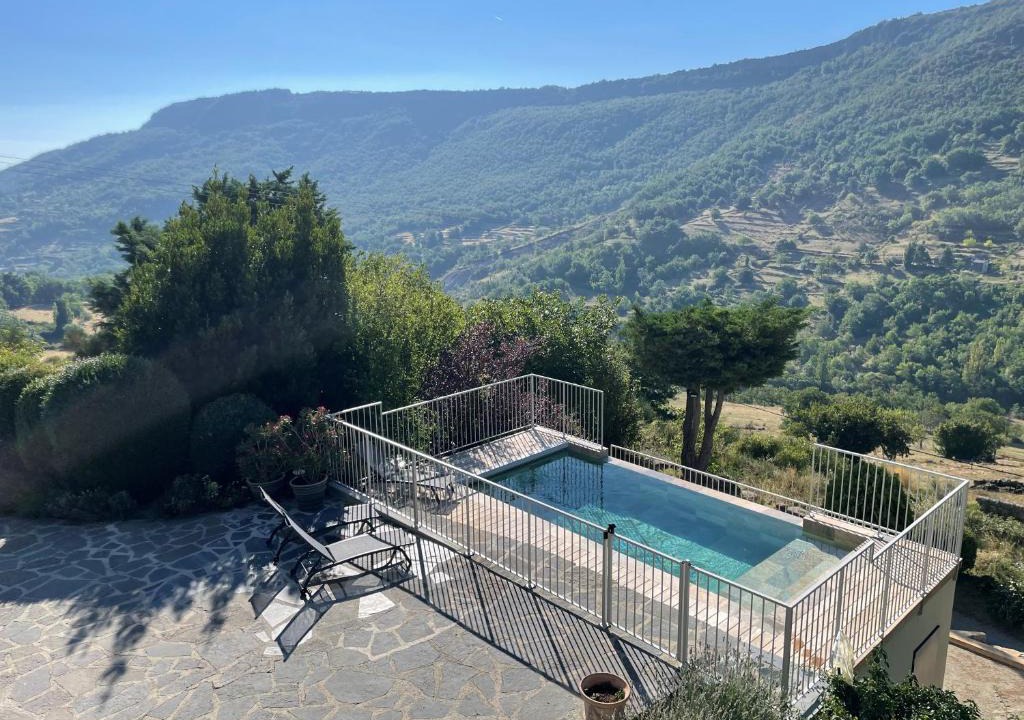 Rochessauve House | Gites en Ardèche avec Piscine et vue magnifique sur la vallée