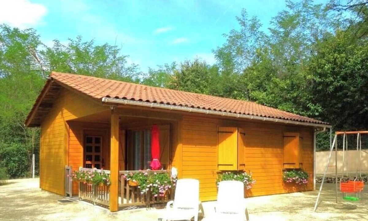 Auriac-du-Perigord Ski Chalet | Gites in Dordogne heated indoor pool-Haut de vialot