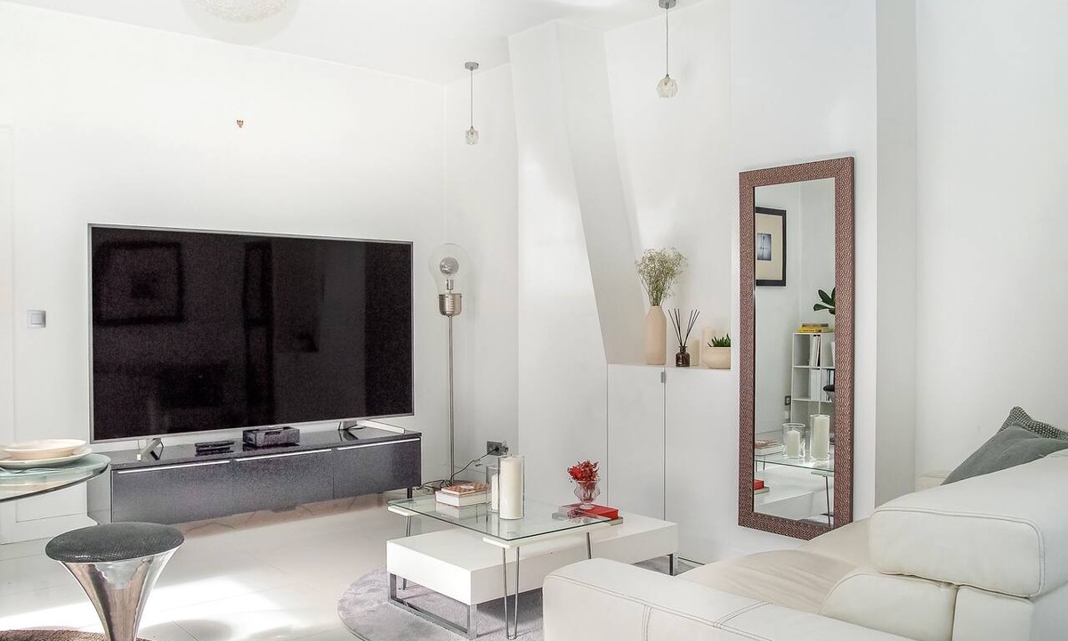 Champs-Elysees Apartment | Golden Triangle Apt. – Montaigne/George V