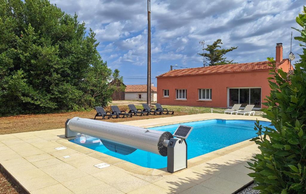 Civrac-en-Medoc House | Gorgeous Home In Civrac-En-Médoc With Wifi