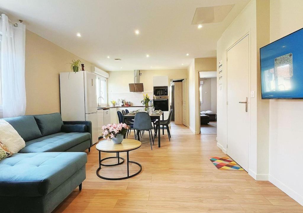 Lagny-sur-Marne Apartment | Grand appart 130m2 - 5 chambres et 3 salles de bain pour 13 pers - 15 min Disney - Parking gratuit