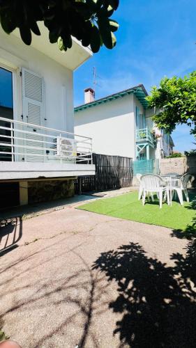 La Madeleine Apartment | Grand studio dans villa - Emplacement unique - Proche mer - Clim - Grande Terrasse