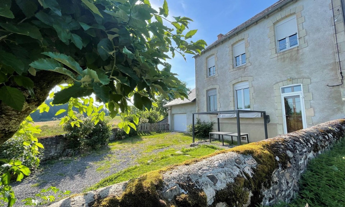 Riom-es-Montagnes House | Grande Maison au Cœur de Calme et de la Verdure du Cantal