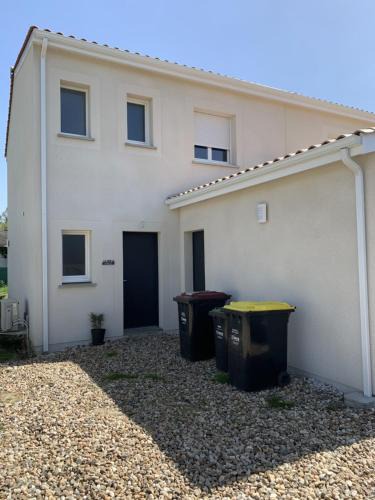 Saint-Loubes House | Grande maison neuve idéale pour 6 personnes