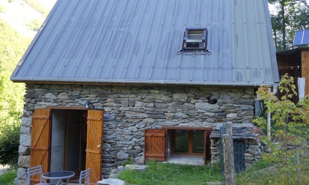 Ustou House | Grange de l'Ossèse in the heart of a wild valley