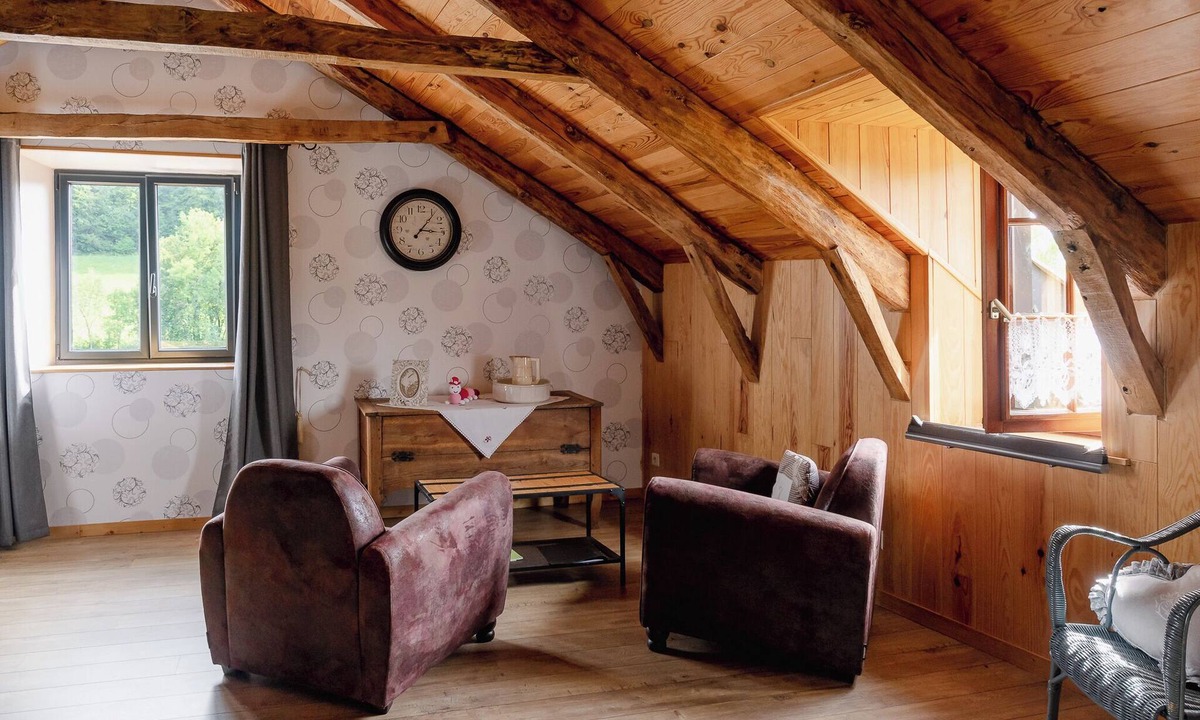 Saint-Etienne-de-Carlat House | Grange Aménagée Avec le Charme Campagnard
