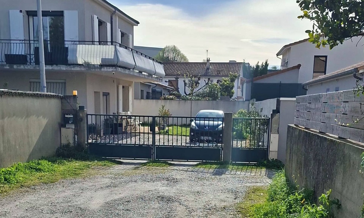 Bourg-les-Valence Apartment | Ground floor studio, private parking, 5 min from freeway and 200m from town center.
