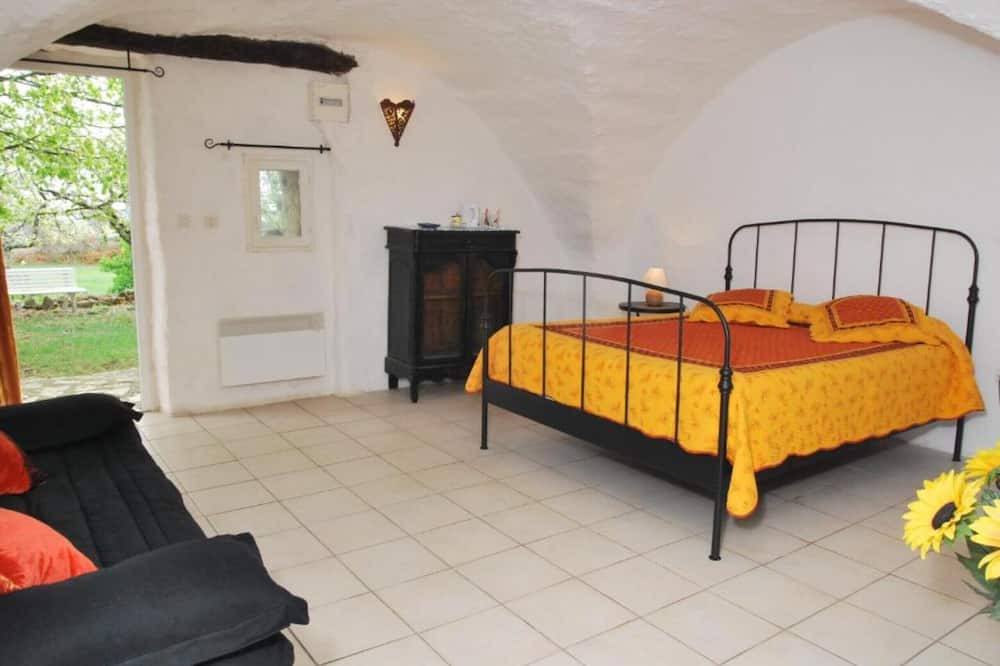 Gras Bed & Breakfast | Guest Room “Chez Bacchus - Chardonnay Room” with Terrace and Wi-Fi