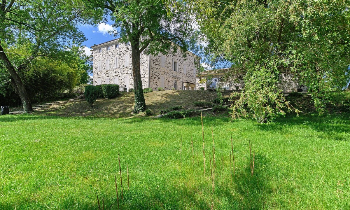Saint-Germain Bed & Breakfast | Guest Room 'Domaine du chemin Royale' with Shared Terrace, Shared Garden, and Wi-Fi