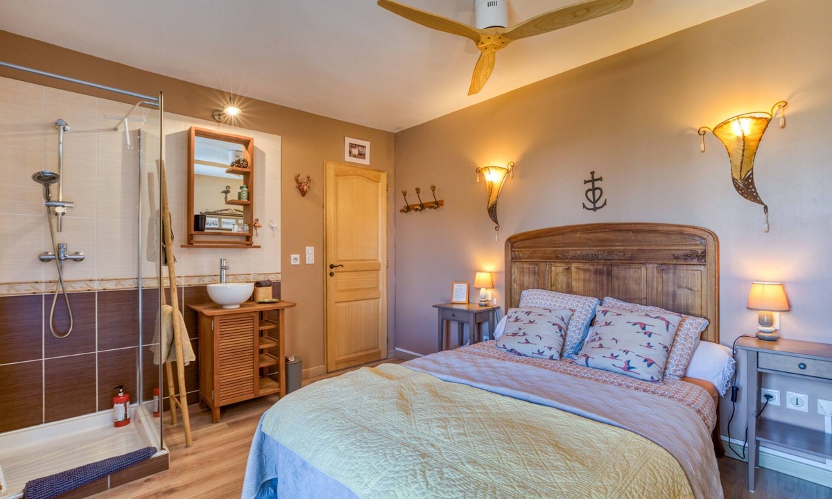 Vauvert Bed & Breakfast | Guest Room "La Petite Camargue" with Private Pool, Shared Terrace and Wi-Fi